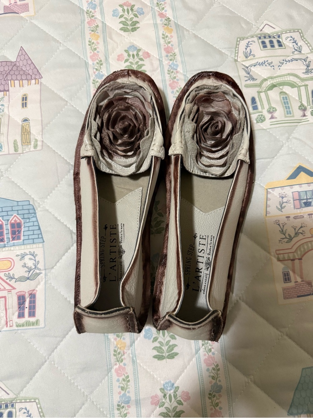L'ATISTE Pink and Brown Floral Appliqué Leather Ballet Flats